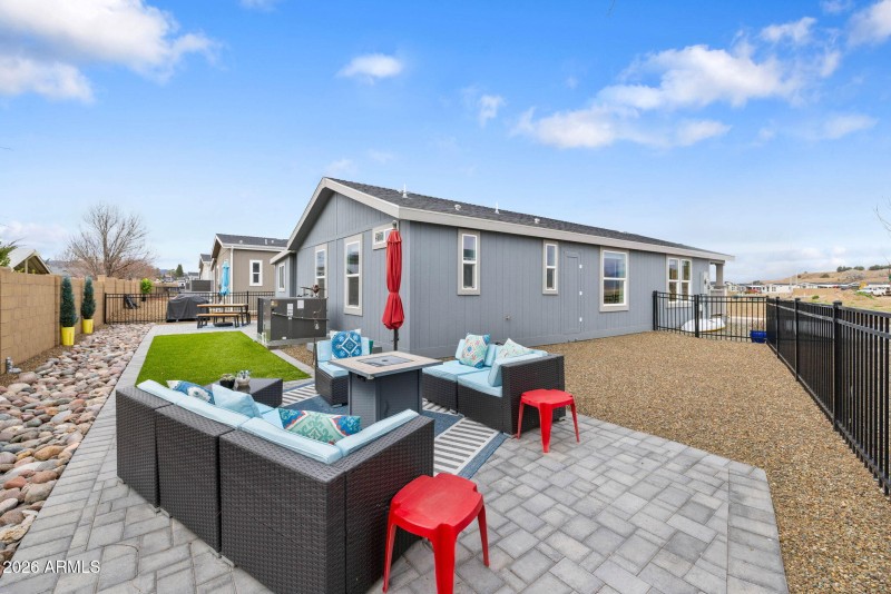 25-Back Patio (2)