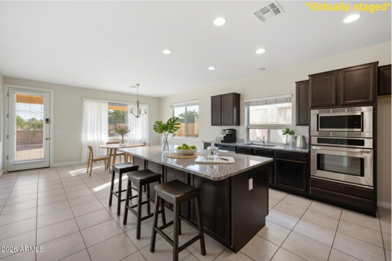 Kitchen (staged)