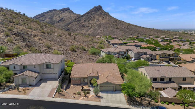 6133 W Fetlock Trail-small-003-006-6133