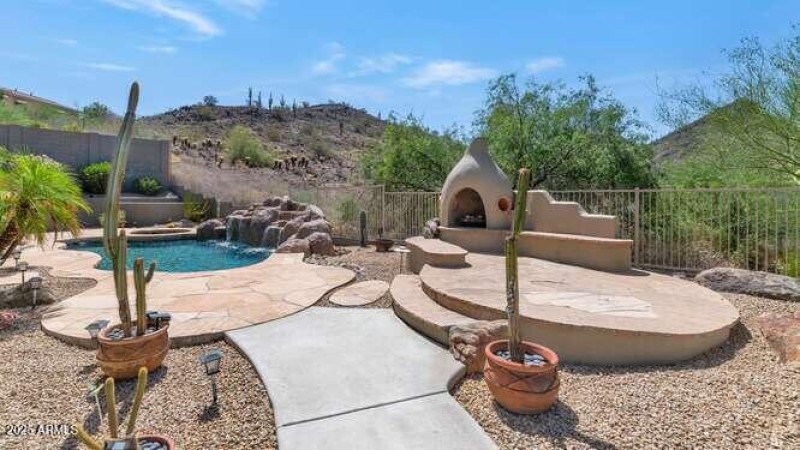 6133 W Fetlock Trail-small-037-018-6133