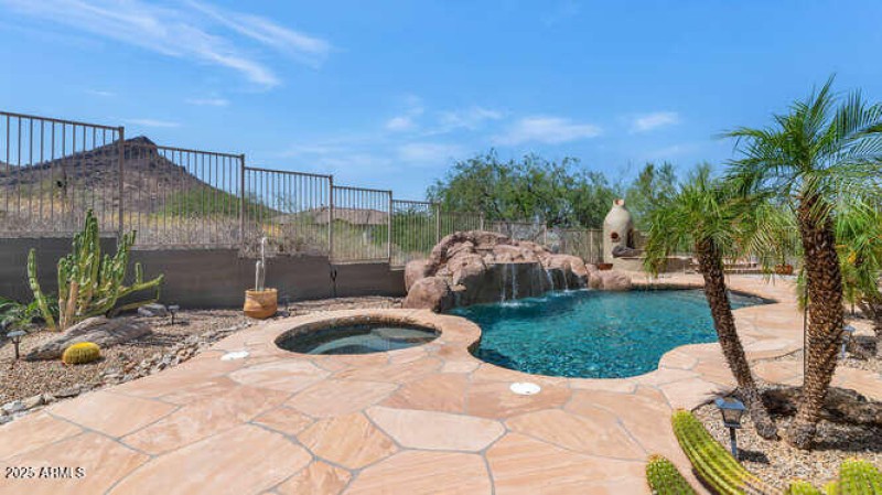 6133 W Fetlock Trail-small-039-017-6133
