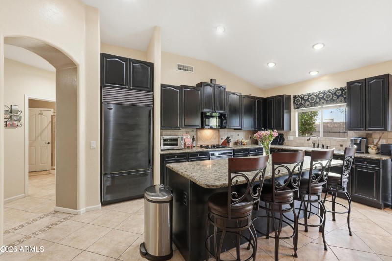 Kitchen breakfast bar