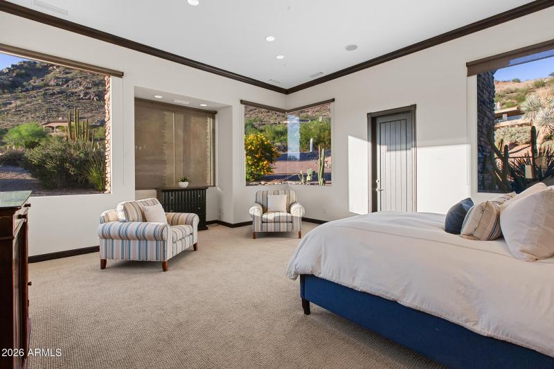 Large Bedroom 4