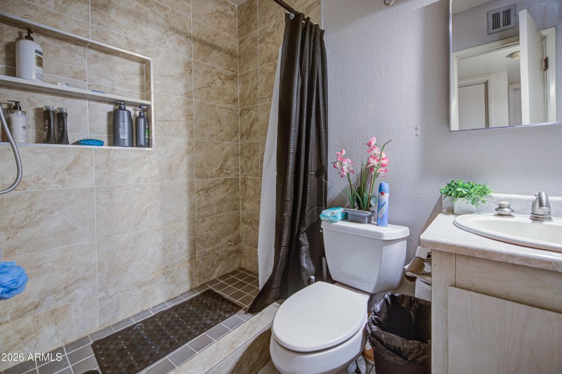 Bathroom 2-pic 2
