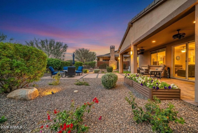 Mature Landscaping & Flowers