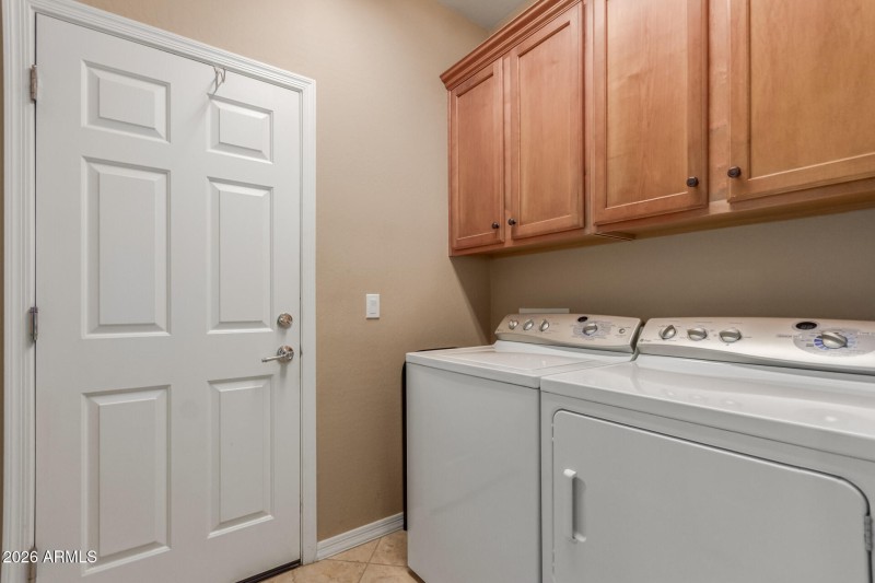 Laundry w/Storage