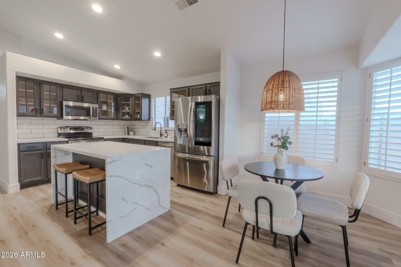 Kitchen & Dining