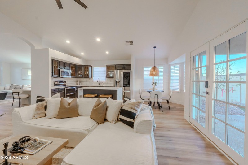 Living & Kitchen