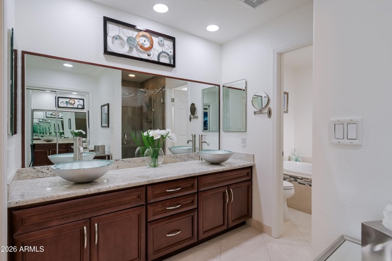 18PrimaryBathroom