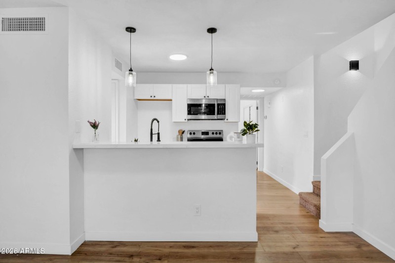 7-web-or-mls-19820 N 13th Ave-7