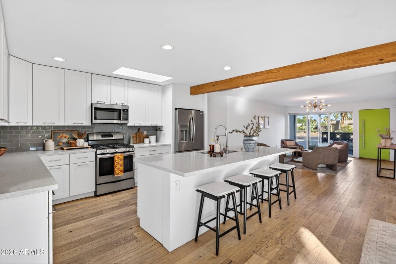 Kitchen/Entry