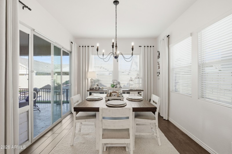 4o dining area
