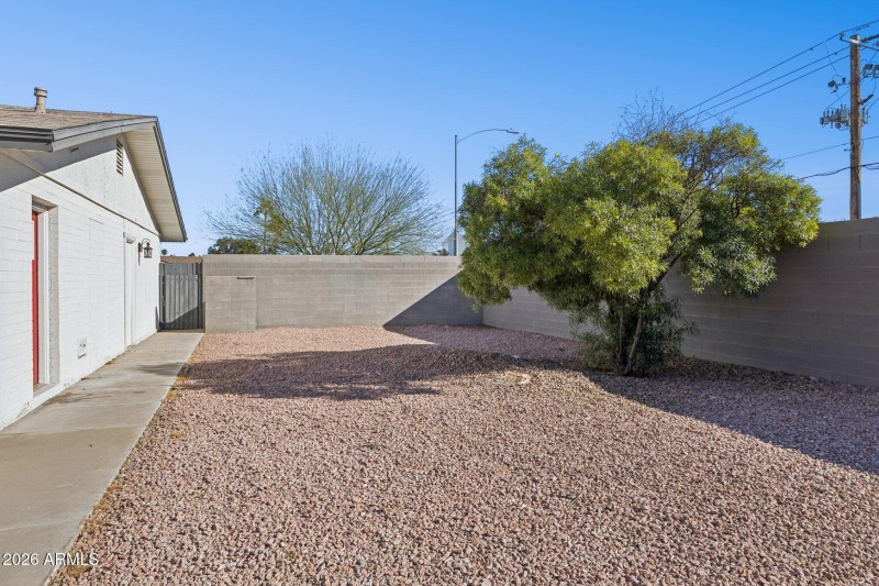 37-web-or-mls-13002-n-28th-pl