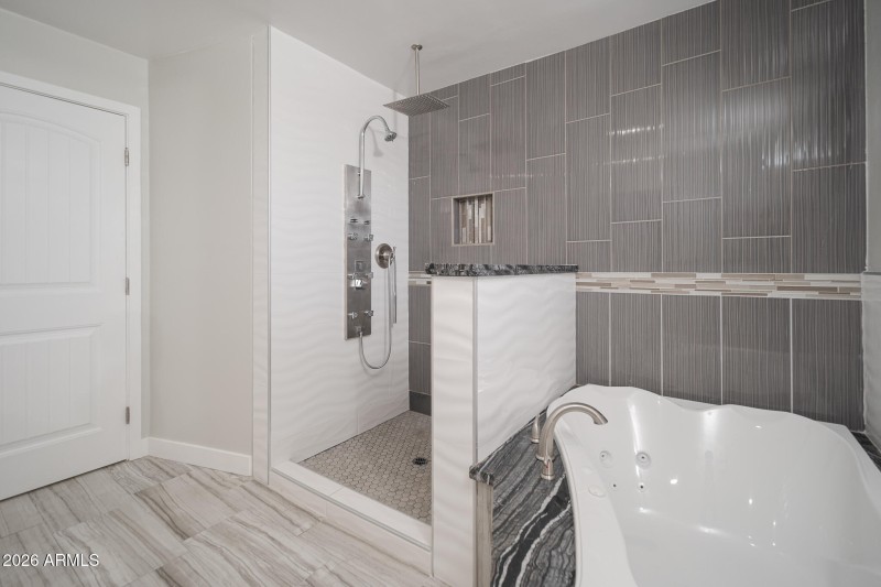 16_Primary-Bath_02