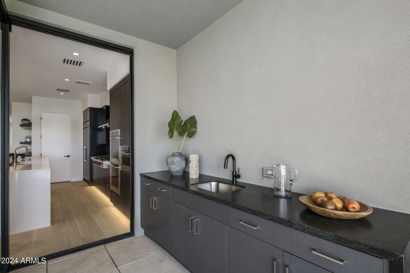 42-web-or-mls-4-250052