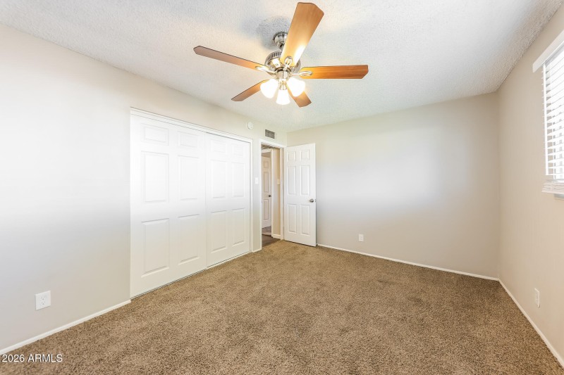 015-photo-bedroom-15009704