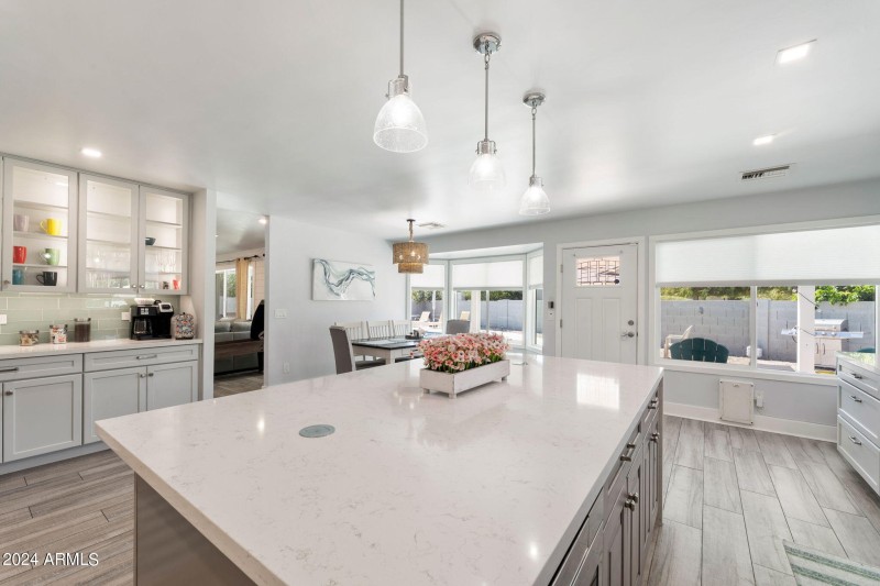 010__4525 E Paradise Ln