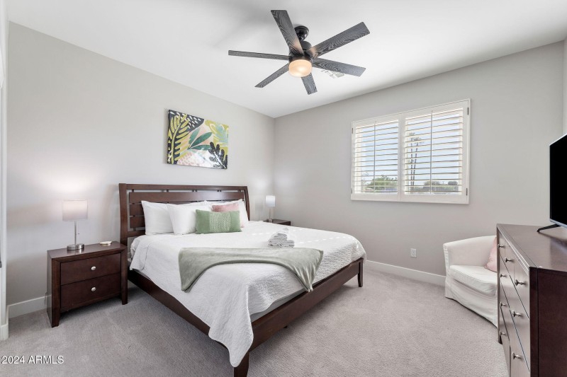 027__1920 E Aurelius Ave