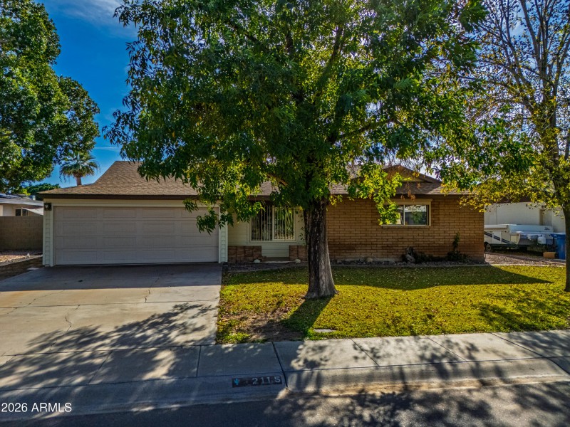 2115 E Greenway Dr-6