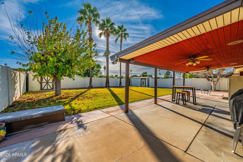 2115 E Greenway Dr-30