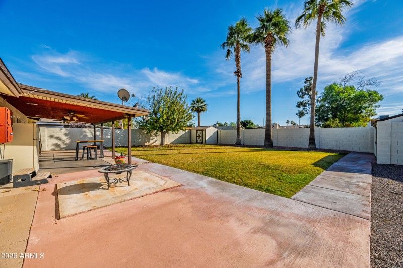 2115 E Greenway Dr-31