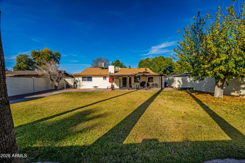 2115 E Greenway Dr-33