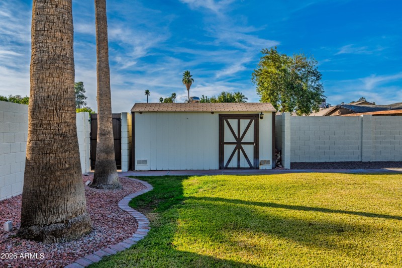 2115 E Greenway Dr-35