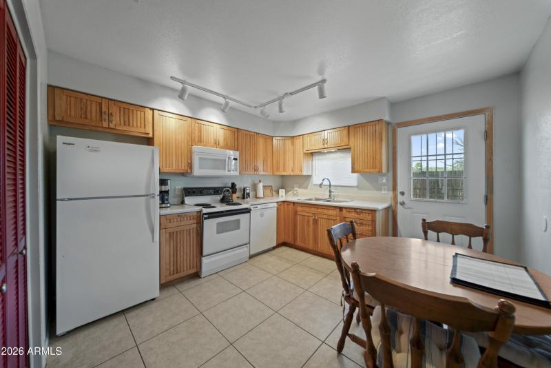 317 Peretz Cir 00013