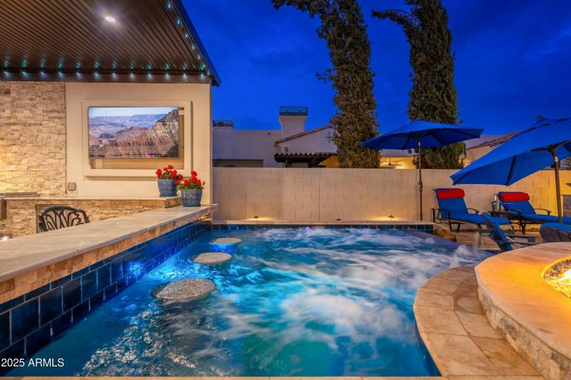 Swim-up Bar!