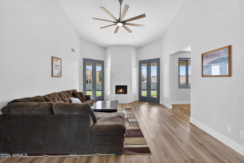 20-web-or-mls-75-E Telegraph Dr