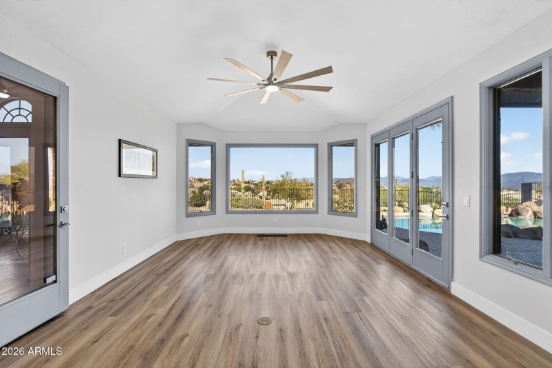 24-web-or-mls-11-E Telegraph Dr