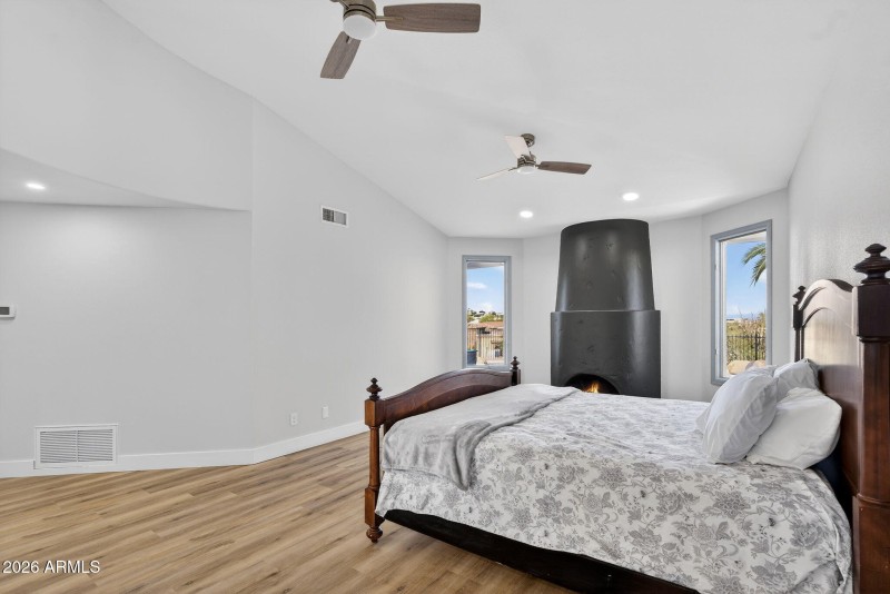 46-web-or-mls-21-E Telegraph Dr