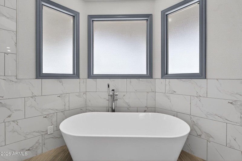 51-web-or-mls-27-E Telegraph Dr