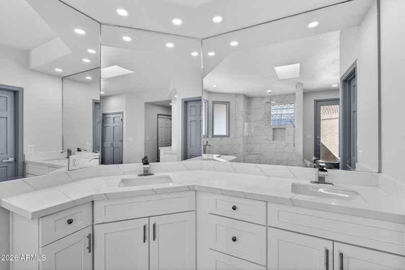 52-web-or-mls-28-E Telegraph Dr