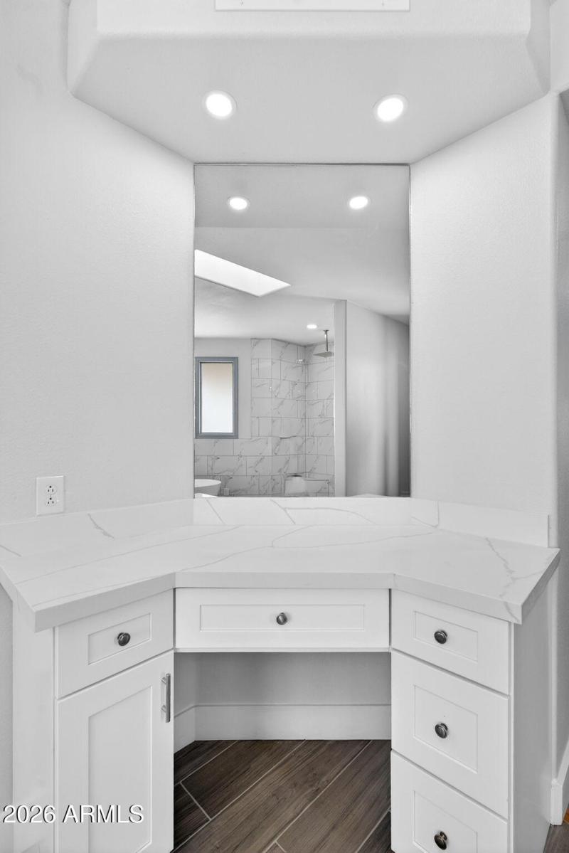 53-web-or-mls-29-E Telegraph Dr