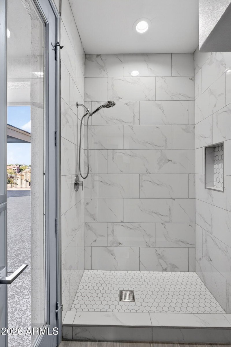 65-web-or-mls-55-E Telegraph Dr