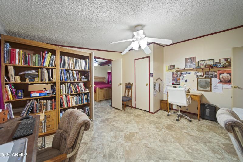 15728 W Prickly Pear00042