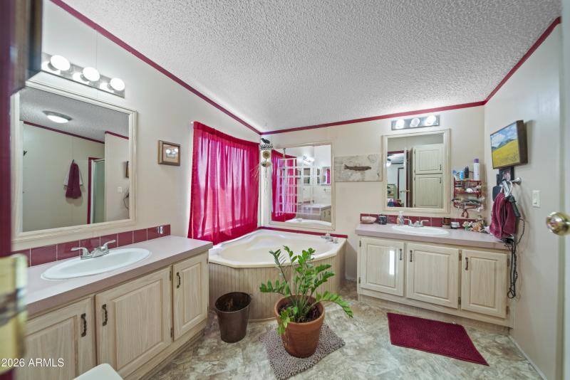 15728 W Prickly Pear00044