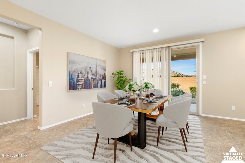12-Dining - Staged