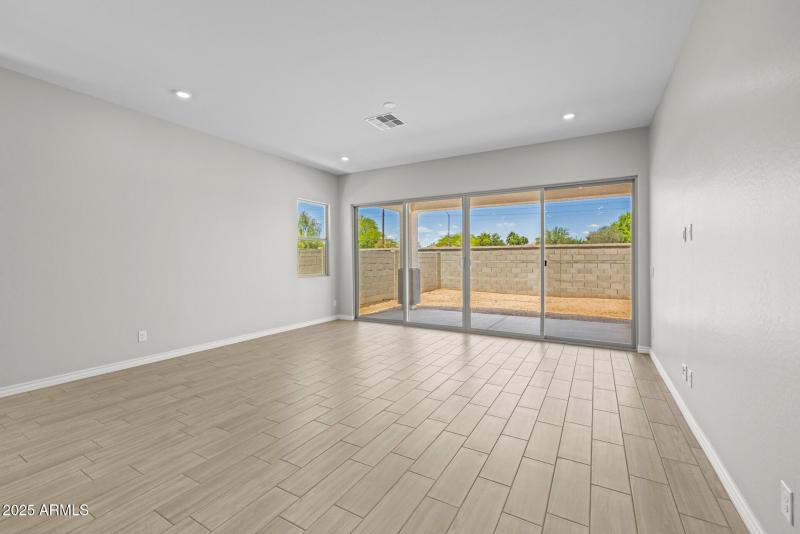 5)GREAT ROOM
