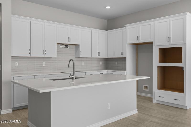 8)KITCHEN