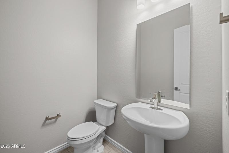 21)POWDER ROOM