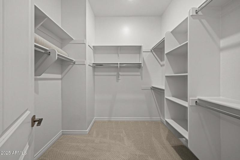 24)MASTER CLOSET