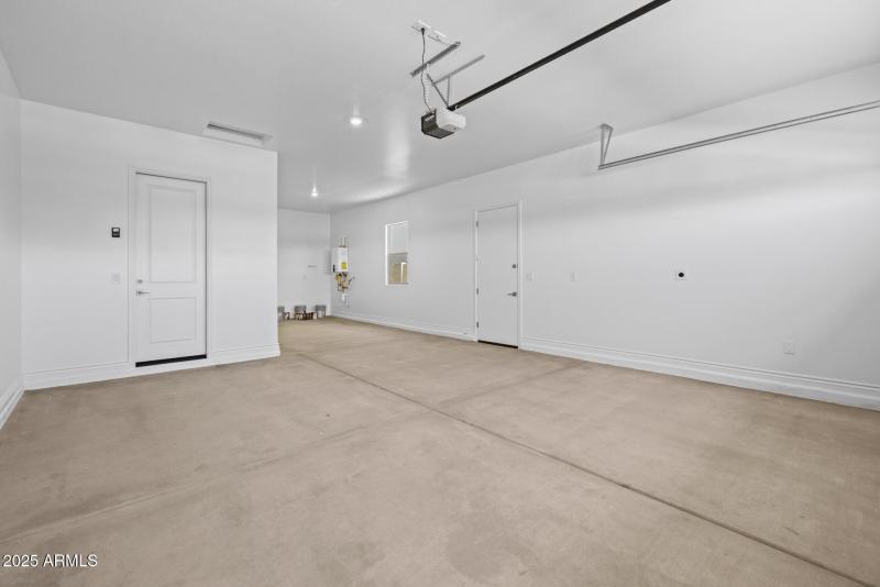 25)GARAGE