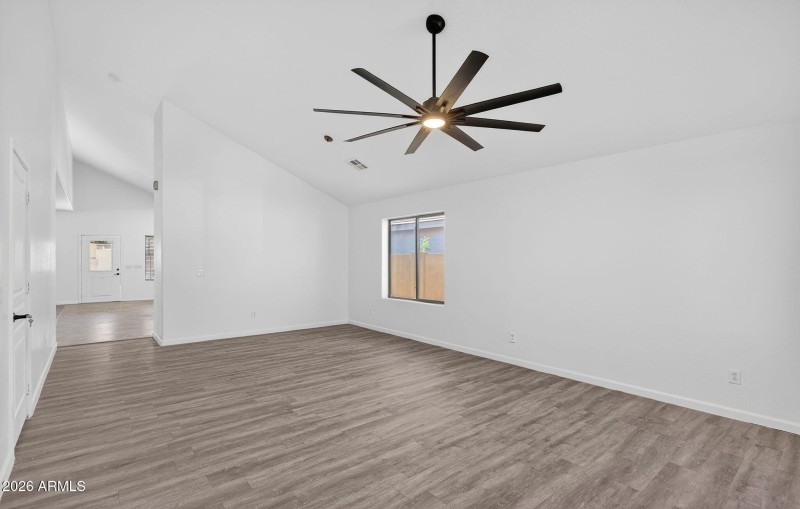 7-web-or-mls-04-W Amsterdam Rd