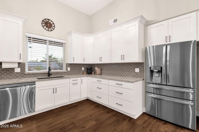 25-web-or-mls-16542-e-oxford-dr