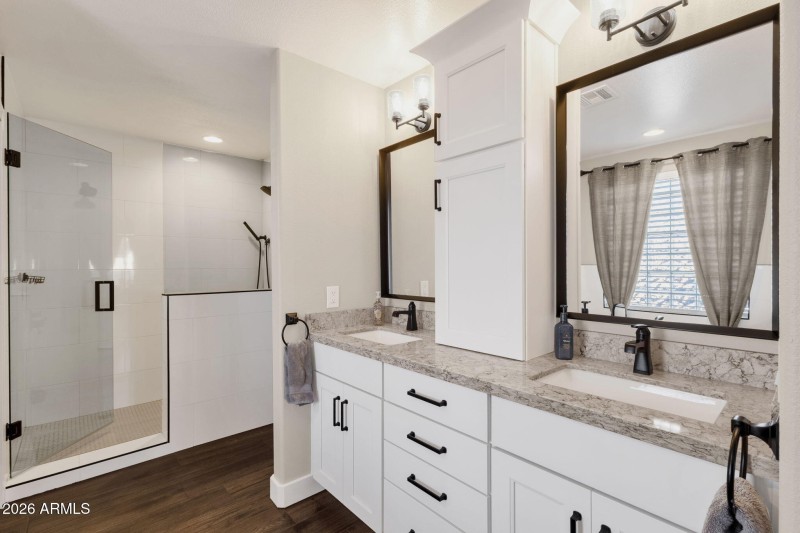 47-web-or-mls-16542-e-oxford-dr