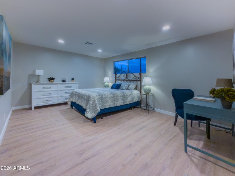 AM51- Master Bed 2