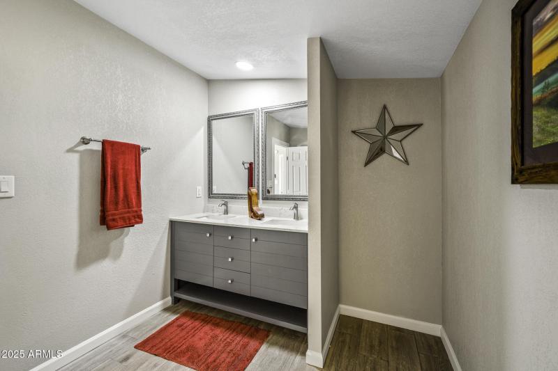 13050NBreezeWay-11