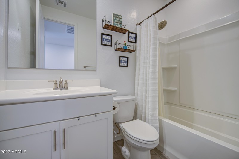 Bathroom 2-pic 2
